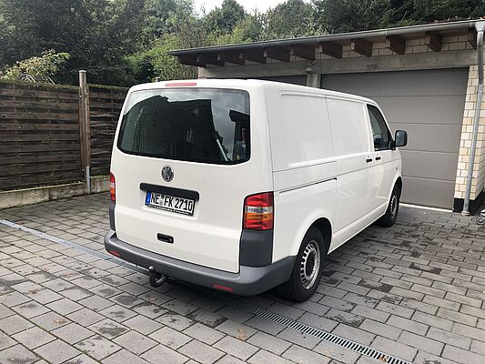 VW T5 mit Gerätschaften für Dichtheitsprüfungen